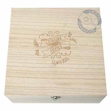 Estuche de madera personalizado con copas grabadas